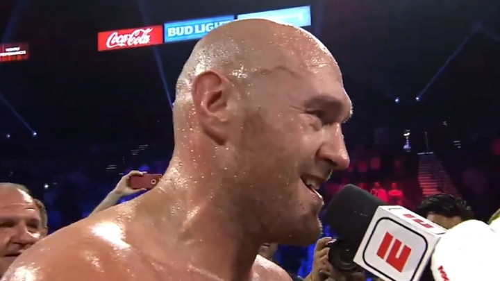 Tyson Fury nemilosrdno prebio Schwarza u dvije runde, pa zapjevao poznati hit