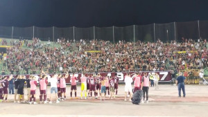 Igrači Sarajeva stali pred sjevernu tribinu, a Horde zla pokazale jasnu parolu cijelom stadionu!