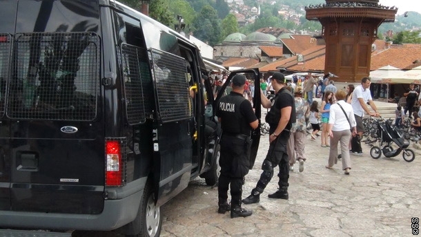 Sarajevo okupirano policijskim snagama