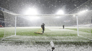 Snijeg je potpuno pokrio The Hawthorns, ali za 'minut' je sve bilo počišćeno