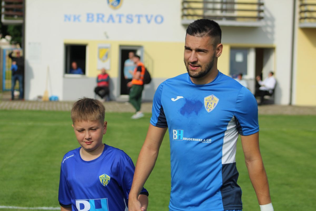 Edis Smajić između Slobode, Čelika, Bratstva, ali i odlaska u Hrvatsku Edis Smajić između Slobode, Čelika, Bratstva, ali i odlaska u Hrvatsku