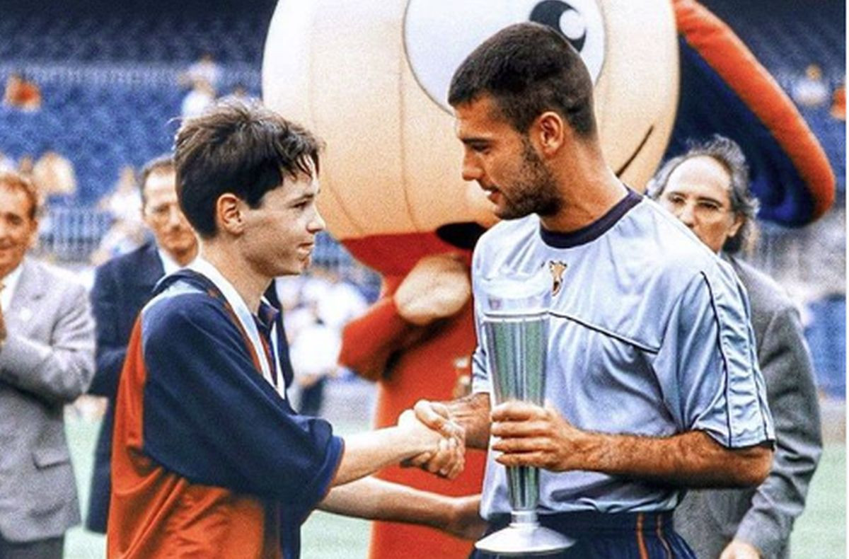 Mnogo skupa fotografija nastala 1999. godine: Guardiola i dječak koji je postao legenda!