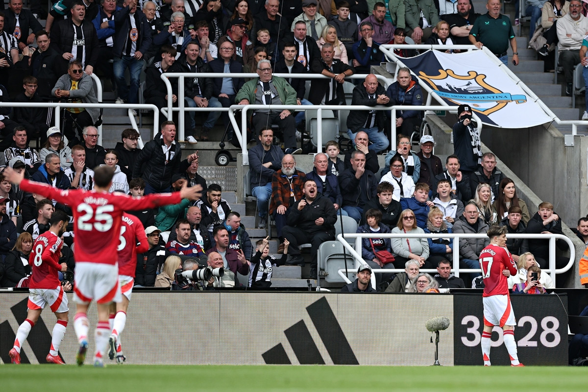 Zvijezda Manchester Uniteda poručila gdje želi nastaviti karijeru, za njega druga opcija ne postoji Zvijezda Manchester Uniteda poručila gdje želi nastaviti karijeru, za njega druga opcija ne postoji