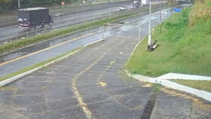 Na autoputu se prevrnuo autobus pun navijača slavnog kluba, kamere sve snimile