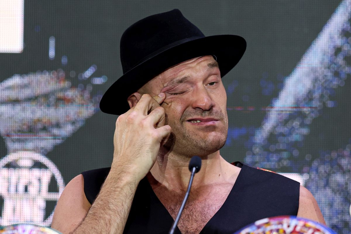 Tyson Fury tvrdi da je pokraden: "Usyk je bio prelagan meč, izgubio sam jer sam se za***avao" Tyson Fury tvrdi da je pokraden: "Usyk je bio prelagan meč, izgubio sam jer sam se za***avao"