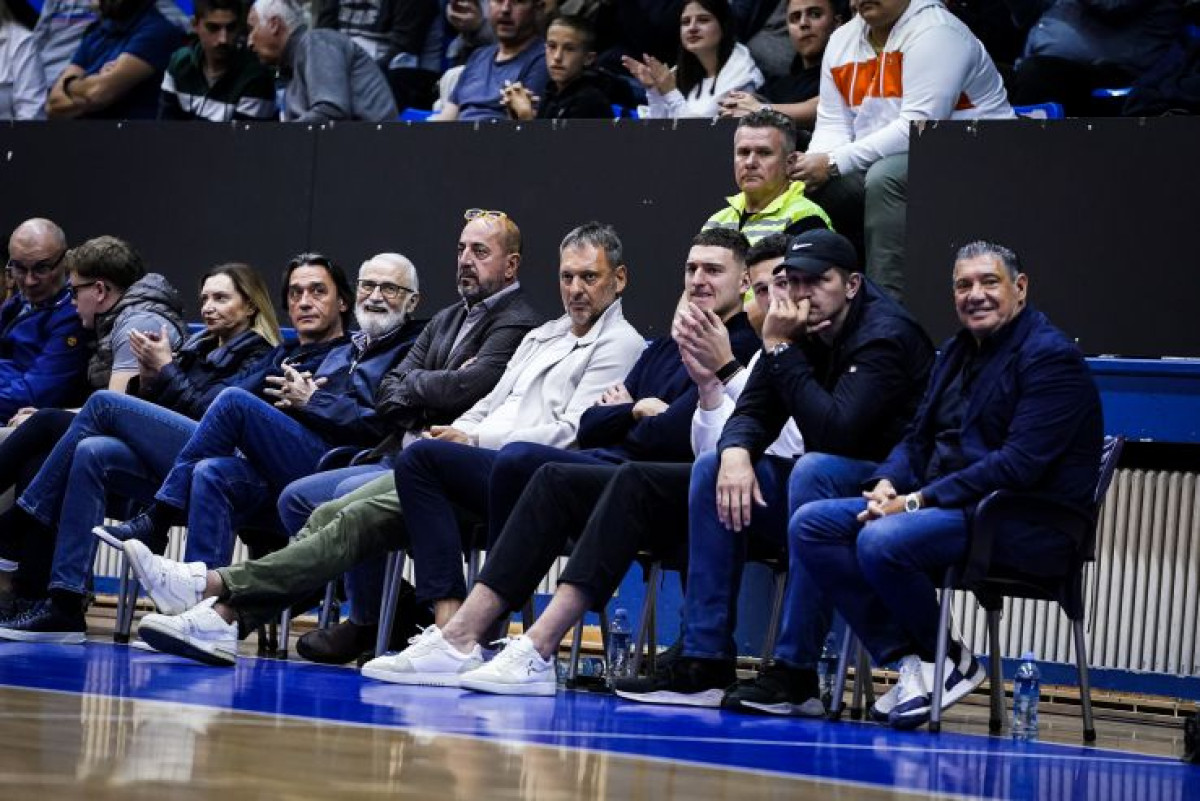 Mirza Teletović u društvu Miška Ražnatovića i dva NBA igrača pratio meč Mege i Budućnosti Mirza Teletović u društvu Miška Ražnatovića i dva NBA igrača pratio meč Mege i Budućnosti