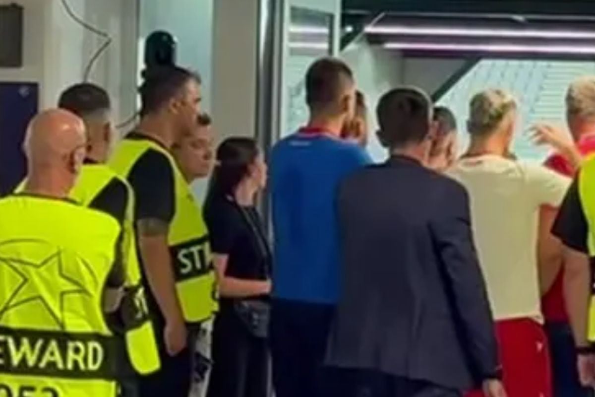 Kiprani pretukli igrača Crvene zvezde, Marko Arnautović je potom 'izgubio glavu' Kiprani pretukli igrača Crvene zvezde, Marko Arnautović je potom 'izgubio glavu'