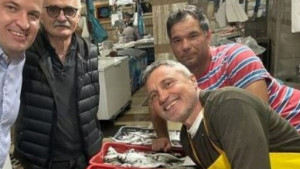 Godine idu, ništa se ne mijenja: Sin među najboljim na svijetu, otac prodaje ribu u Zagrebu