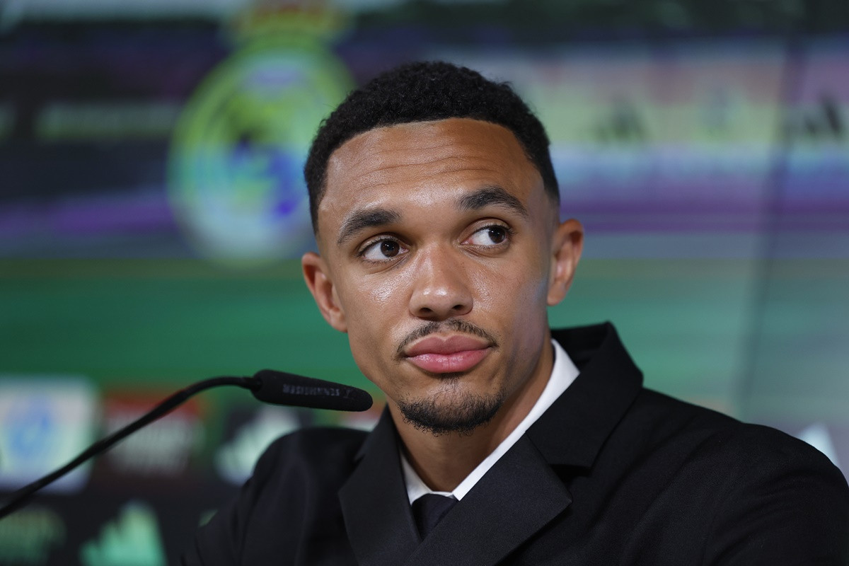 Trent Alexander-Arnold zabio novi nož u srca navijača Liverpoola: "Bio je pravi trenutak" Trent Alexander-Arnold zabio novi nož u srca navijača Liverpoola: "Bio je pravi trenutak"