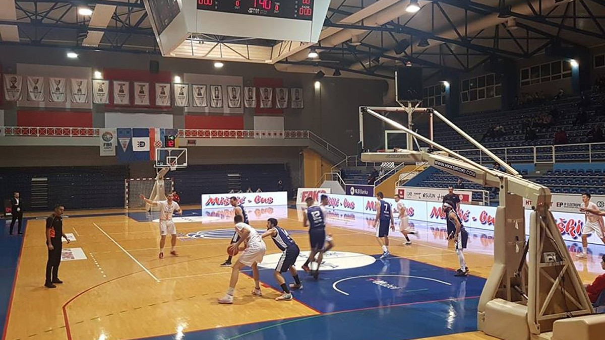 Široki razbio Student na Pecari