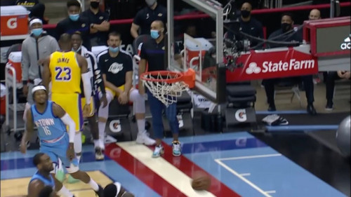 Kralj je jednostavno Kralj: James šutirao, okrenuo se prema klupi, ishod nije teško pogoditi