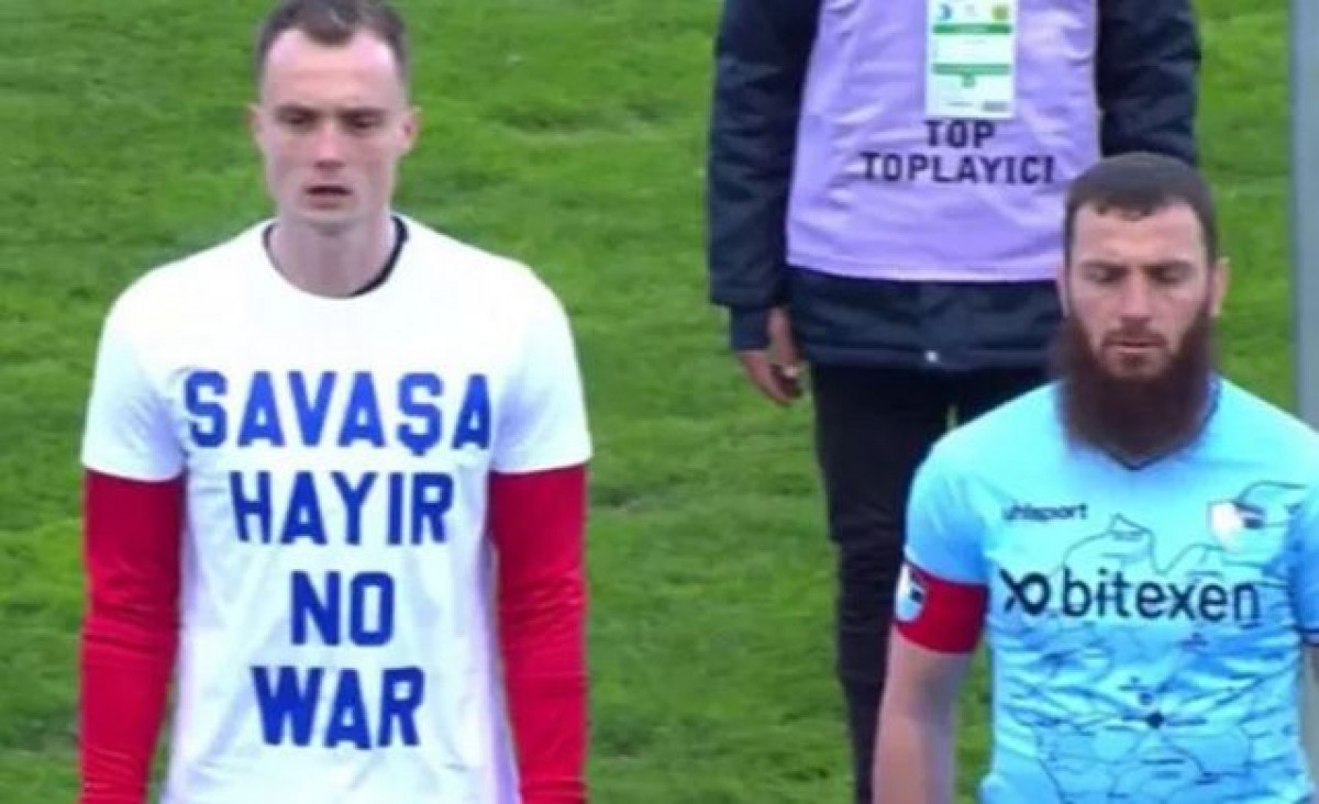 Turčin odbio da obuče majicu "zaustavite rat", a onda objasnio zašto je to uradio