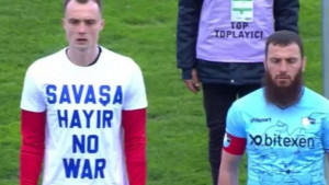 Turčin odbio da obuče majicu "zaustavite rat", a onda objasnio zašto je to uradio