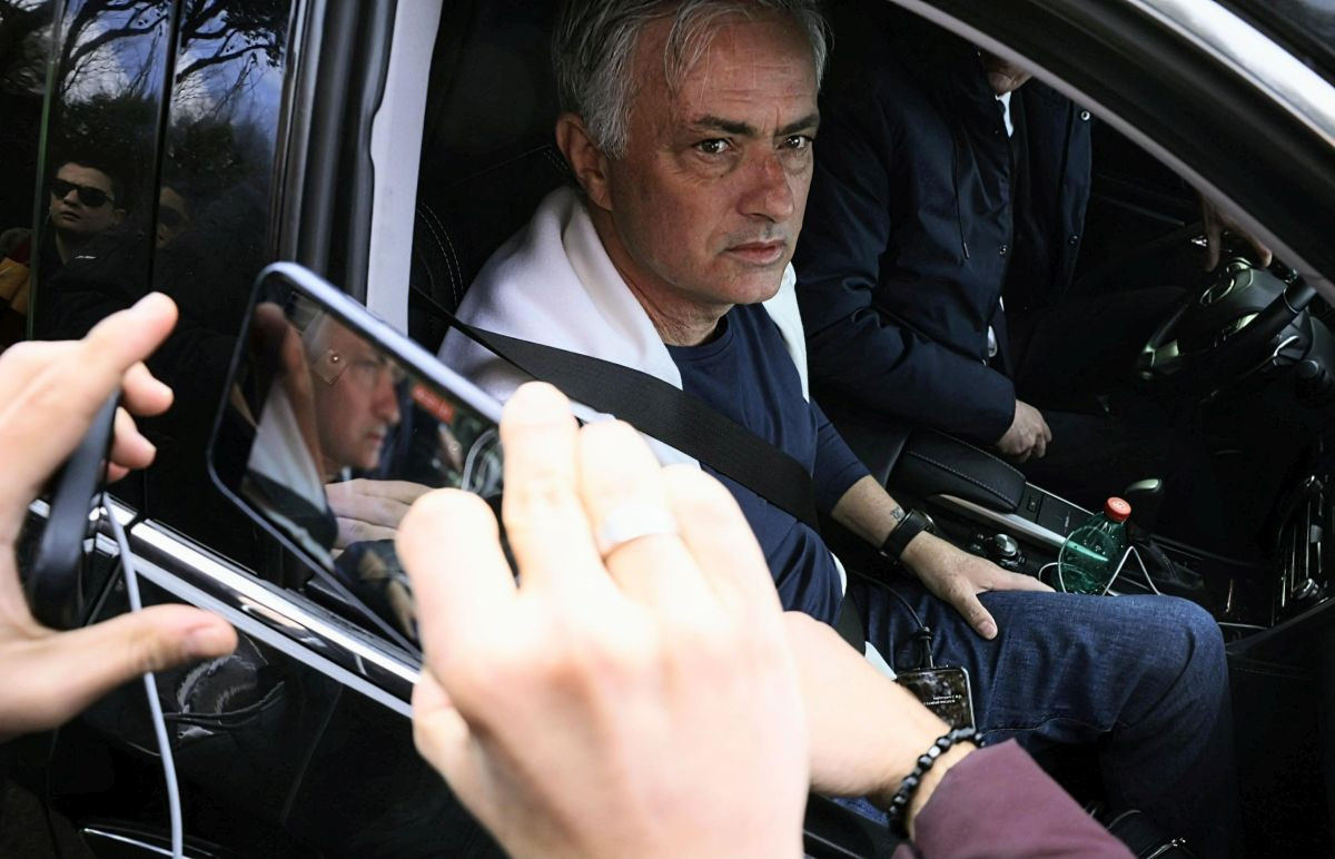 Mourinho uzdrmao trenere širom Evrope: "Zna se da smo nas dvojica najbolji, ostale začas šutnu" Mourinho uzdrmao trenere širom Evrope: "Zna se da smo nas dvojica najbolji, ostale začas šutnu"