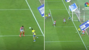 Fenomenalan dribiling na gol-liniji: Okrenut leđima digao loptu u zrak i izvukao se iz "mrtve ulice"