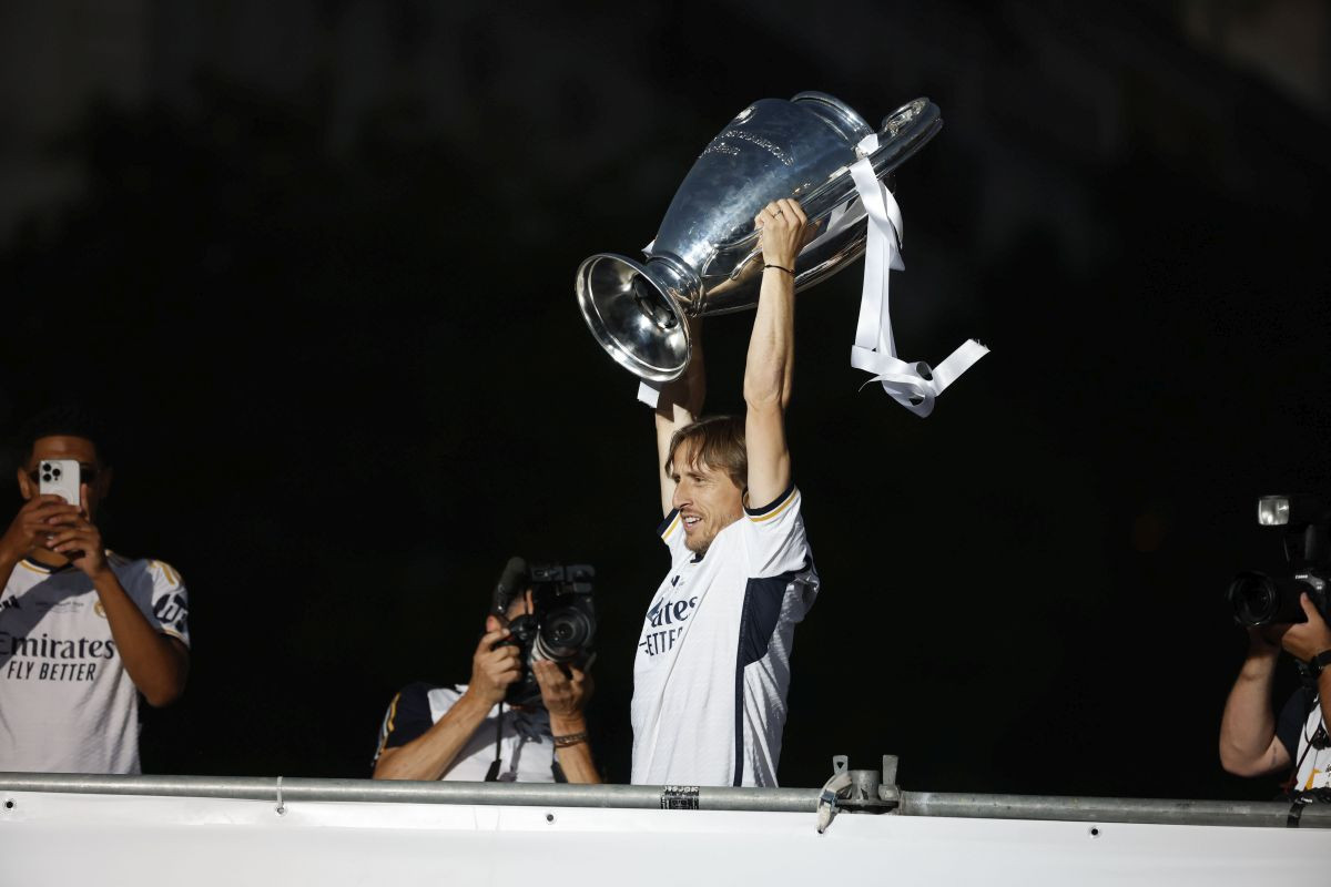 Luka Modrić je od večeras najtrofejniji igrač u historiji Real Madrida!