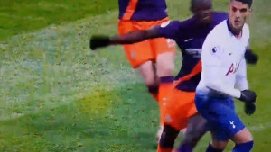 Sudija se nije oglasio, ali u Londonu su sigurni: Mendy je pokušao nokautirati Lamelu!