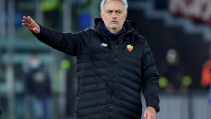 Mourinho u svom stilu novinarima objasnio zbog čega on zarađuje više od njih
