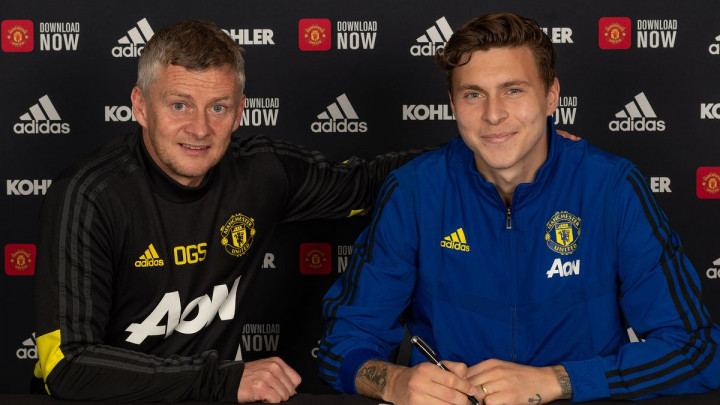 Novi potpis na Old Traffordu: Victor Lindelof produžio ugovor do 2024. godine