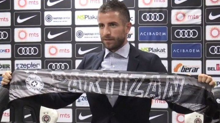 Zvanično: Tošić potpisao za Partizan na tri godine