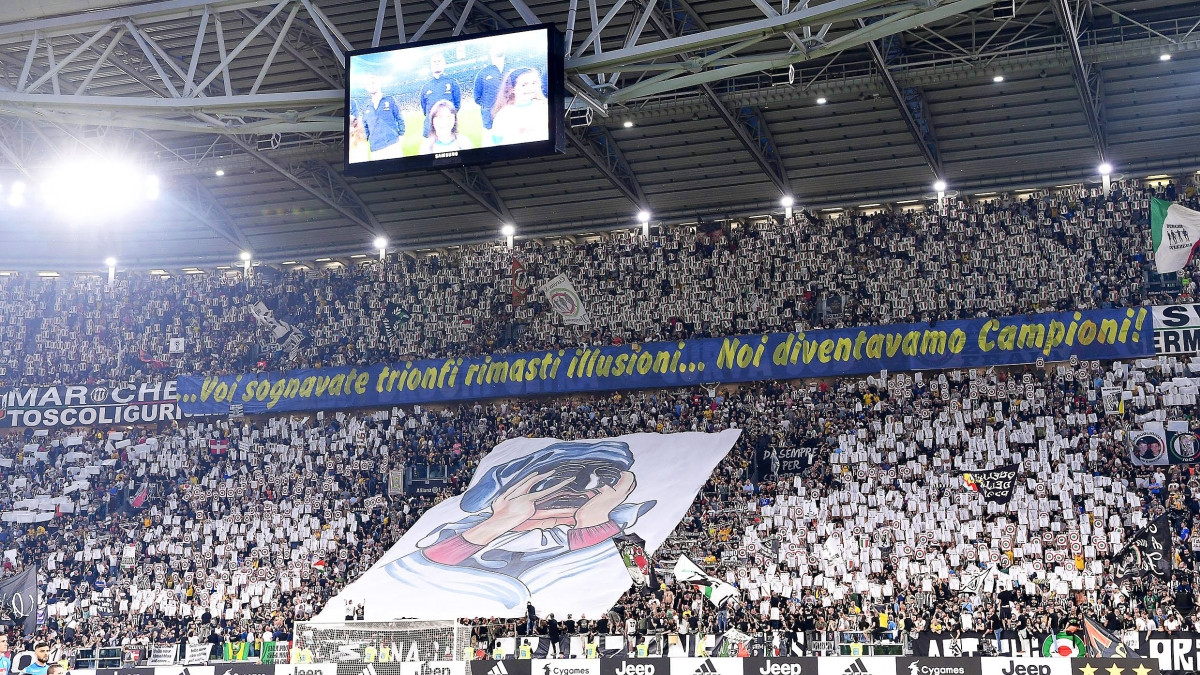 Motivisali igrače: Navijači Juventusa ostavili baner na treningu