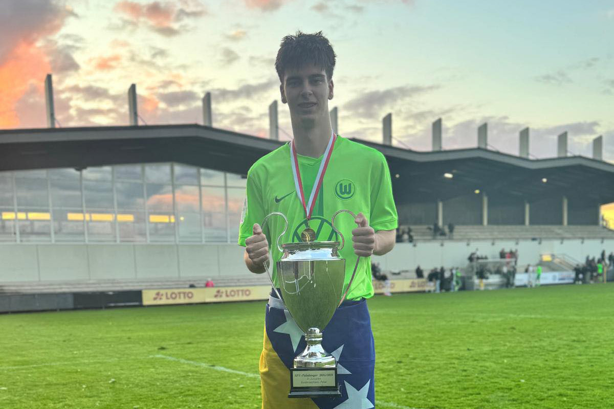 Mladi reprezentativac BiH osvojio trofej s Wolfsburgom i oprostio se od kluba