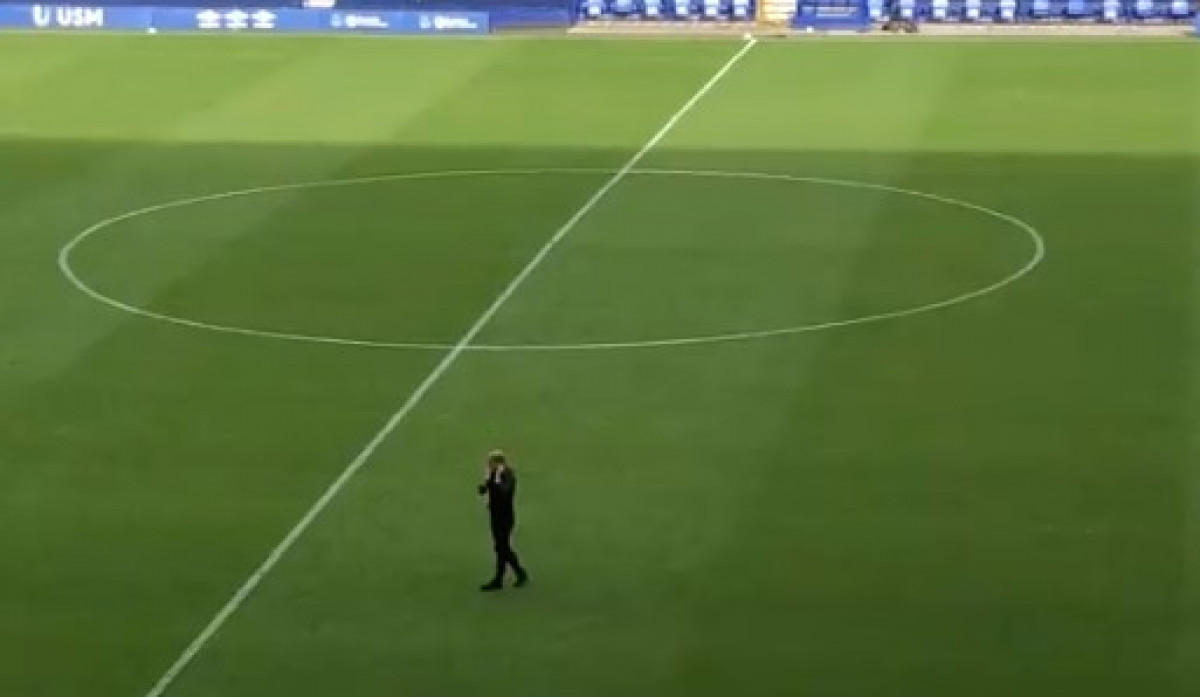 Video o kojem se priča: Menadžer usamljen na terenu u nevjerici da je njegov tim ispao Video o kojem se priča: Menadžer usamljen na terenu u nevjerici da je njegov tim ispao