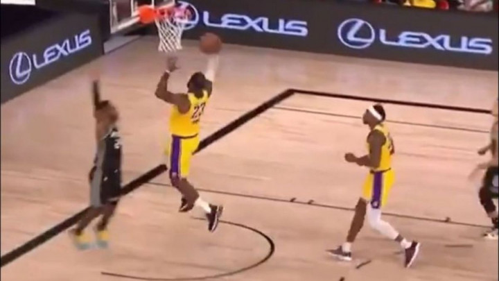 Dešava se i najboljim: LeBron se osramotio dva puta za nekoliko sekundi