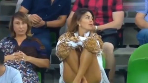 Arapski komentator pao u trans kada je kamera snimila prelijepu Ruskinju
