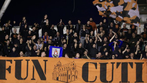 Haos nakon poraza: Navijači tima iz Hrvatske "skinuli" igrače, traže od uprave da ide!