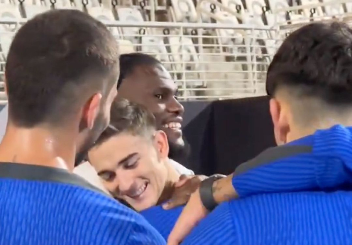 Neočekivan gost na treningu Barcelone izazvao oduševljenje igrača: "Pobijedite sutra Real Madrid"