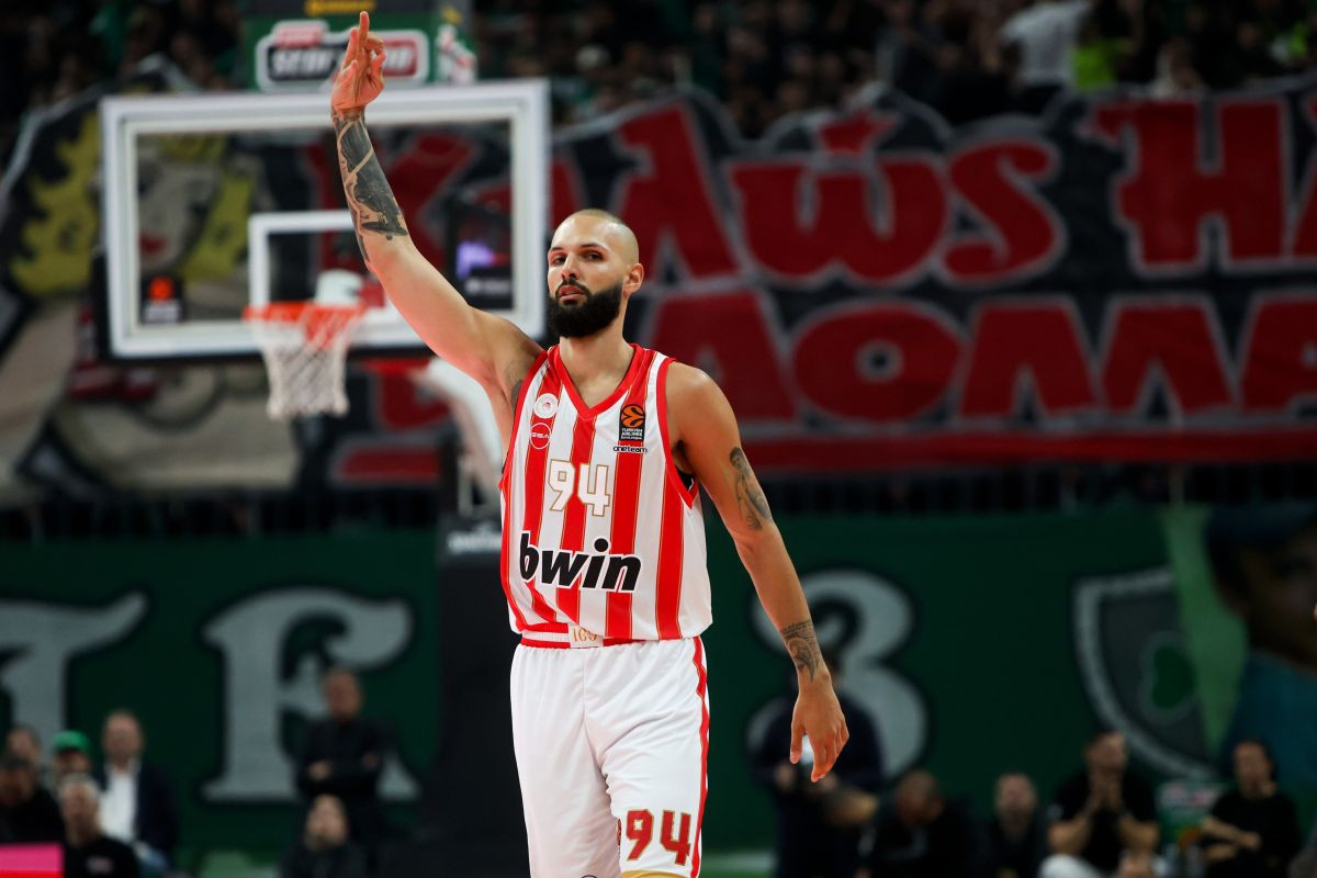 Atomska košarka u Atini: Fournier pogađao trojke, svađao se s navijačima i uništio Panathinaikos! Atomska košarka u Atini: Fournier pogađao trojke, svađao se s navijačima i uništio Panathinaikos!