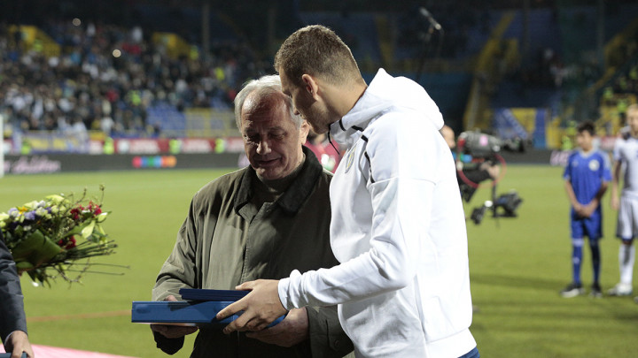 Preminuo prvi trener Edina Džeke