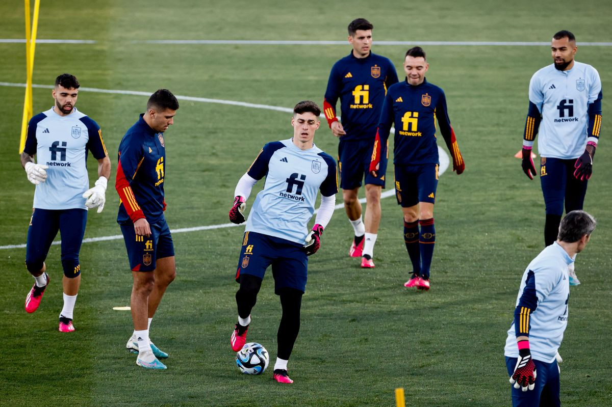 Nerealna scena na treningu Španije: Igrači dva kluba treniraju odvojeno, uopšte se ne gledaju