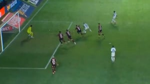 Na semaforu 85. minuta i 0:0, lopta stiže do Neymara, a onda čudo i magija za pamćenje!