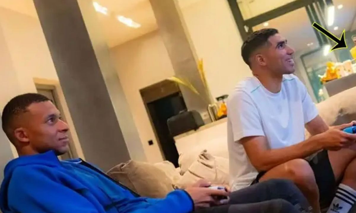Mbappe s Hakimijem igra FIFA-u, a iza... Navijači Reala opravdano bijesni, neki traže hitne reakcije Mbappe s Hakimijem igra FIFA-u, a iza... Navijači Reala opravdano bijesni, neki traže hitne reakcije