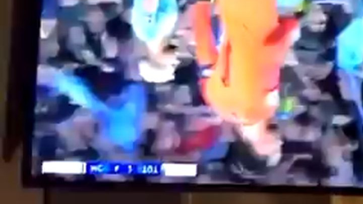Navijač Manchester Cityja razbio TV nakon što je VAR poništio Sterlingov gol