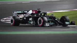 Hamilton rutinski slavio u Kataru i smanjio zaostatak za Verstappenom