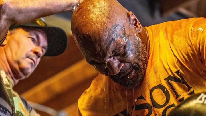 Mike Tyson izgleda zastrašujuće: Mnogima bi noge zadrhtale pred ubitačnim pogledom koji je ponovo tu