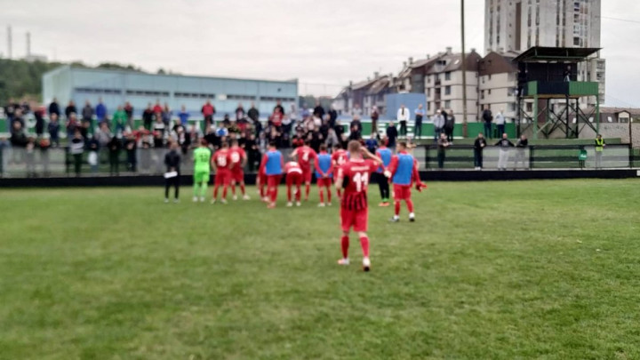 Nezadovoljni navijači Čelika utrčali na teren