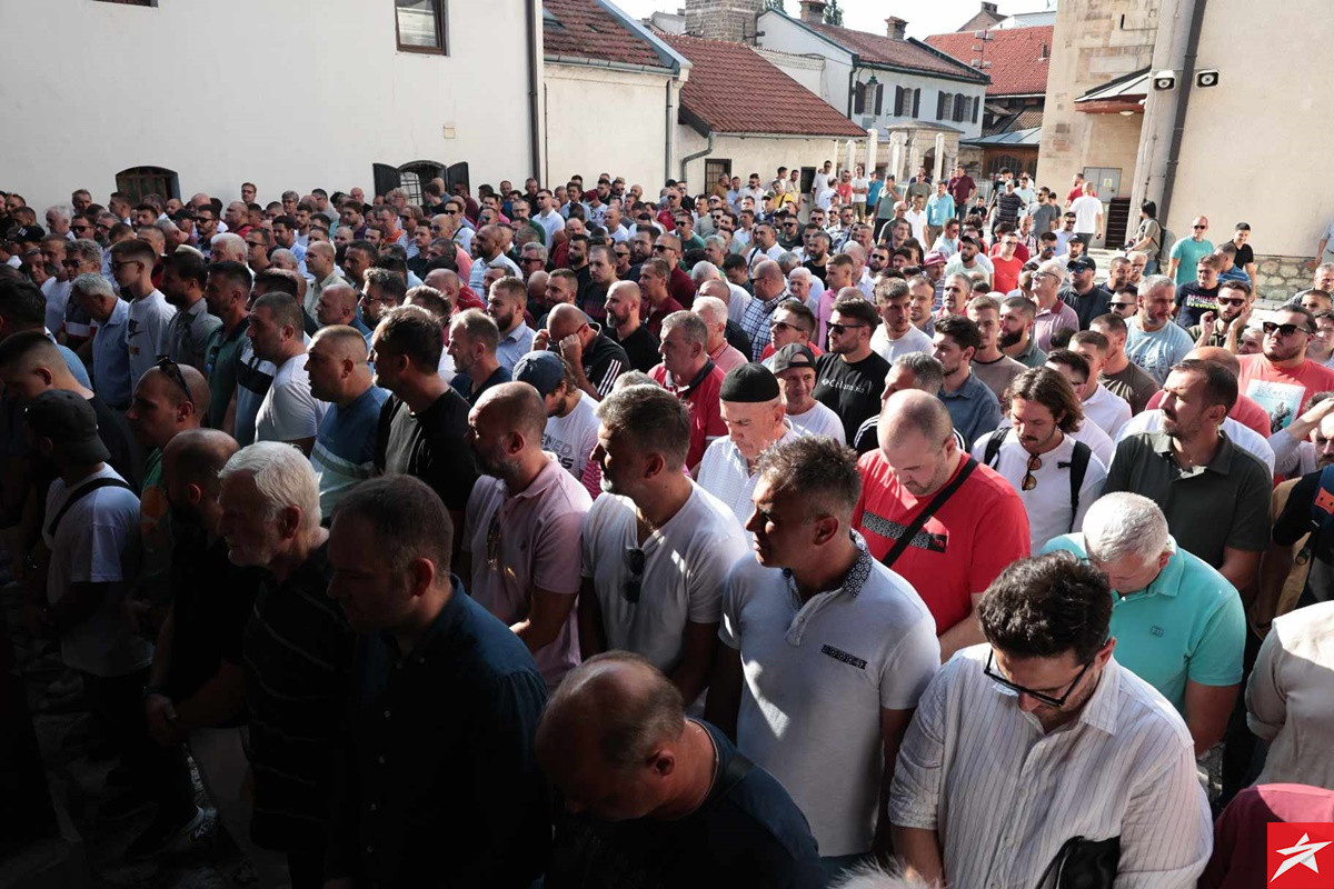 Klanjana dženaza Dženanu Uščupliću!