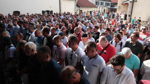 Klanjana dženaza Dženanu Uščupliću!