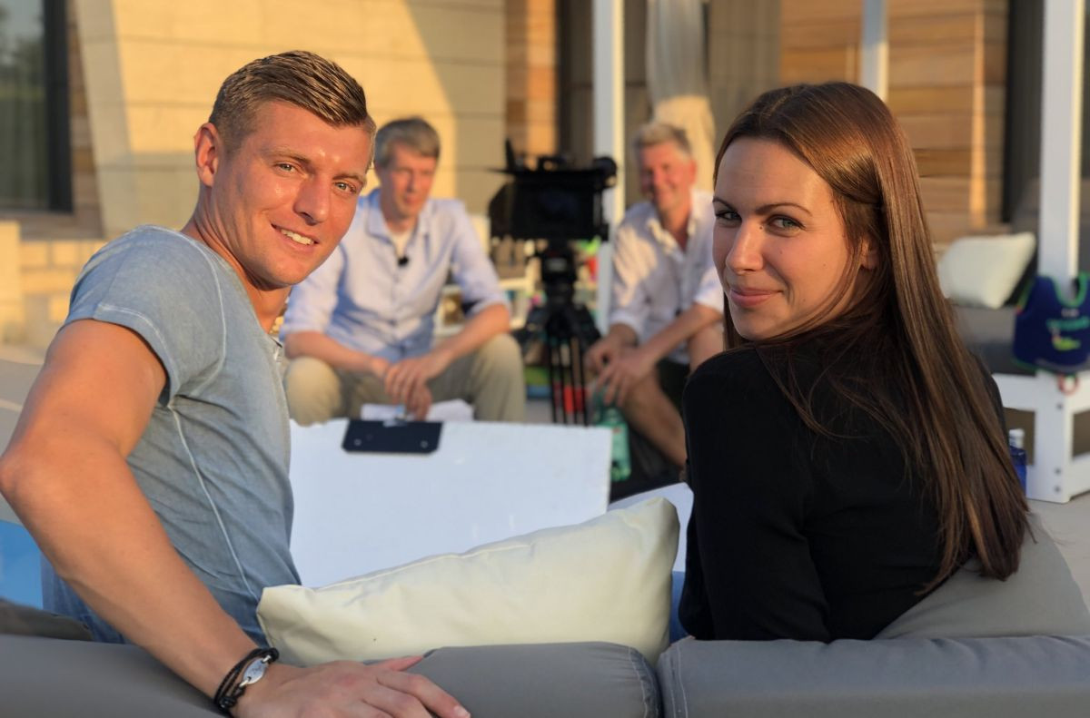 Kroos otkrio s kojim klubom je sve dogovorio: "Trener im je sjedio na mom kauču kad su ga smijenili" Kroos otkrio s kojim klubom je sve dogovorio: "Trener im je sjedio na mom kauču kad su ga smijenili"