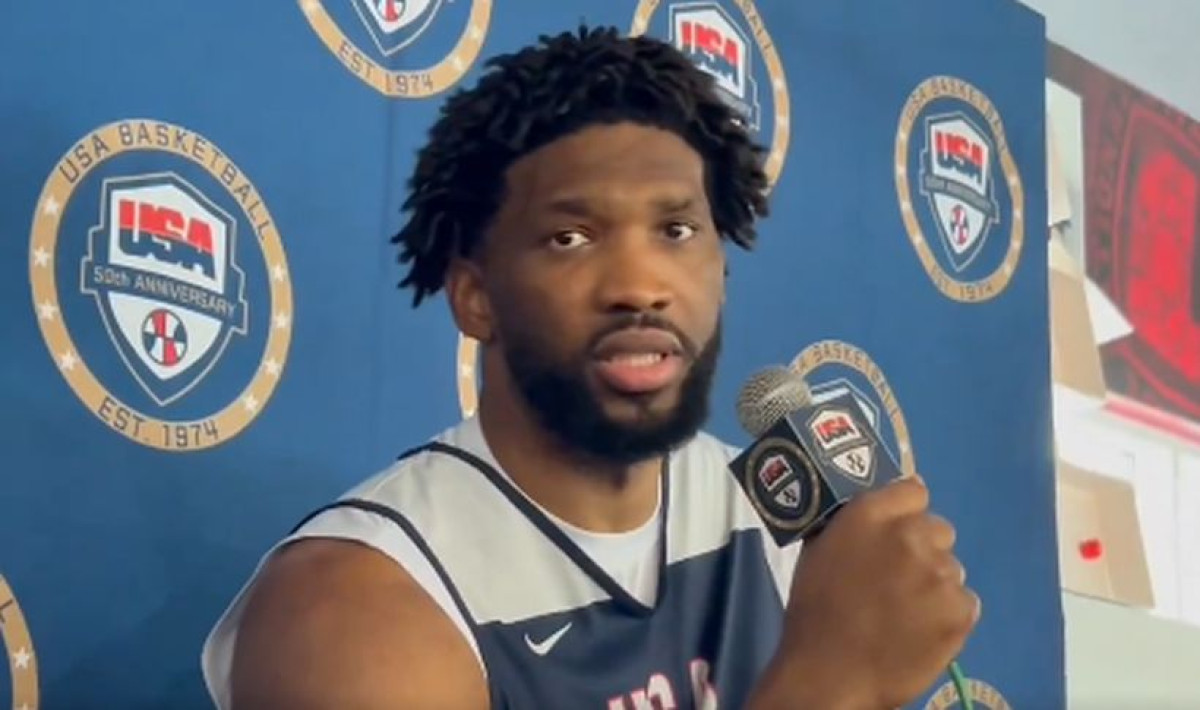 Embiid nije bio sretan kada je čuo da novinar spominje Nikolu Jokića: "Taj čovjek me ne zanima" Embiid nije bio sretan kada je čuo da novinar spominje Nikolu Jokića: "Taj čovjek me ne zanima"