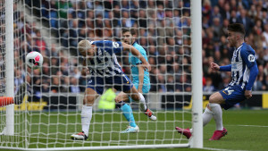 Sumorno popodne za Tottenham: Potop na Amexu, teška povreda kapitena