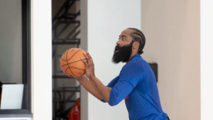 James Harden više neće nositi "baksuzni" broj 13, na njegov debi u Phili ćemo još čekati