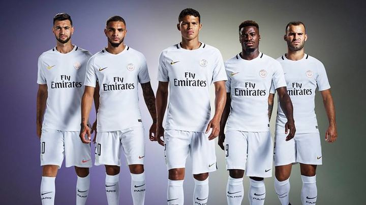 PSG napokon predstavio treći dres za sezonu 2016/17. PSG napokon predstavio treći dres za sezonu 2016/17.