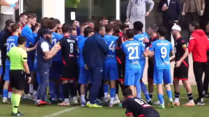 Ludnica na meču FK Borac sa Rusima: Penal, poništen pogodak, na kraju i velika tuča te prekid meča
