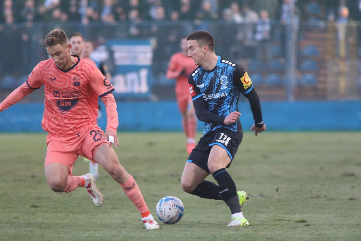 Hajduk je dugo skrivao zimsko iznenađenje, ali sada je sve jasno: Na Poljud vraćaju svog sina! Hajduk je dugo skrivao zimsko iznenađenje, ali sada je sve jasno: Na Poljud vraćaju svog sina!