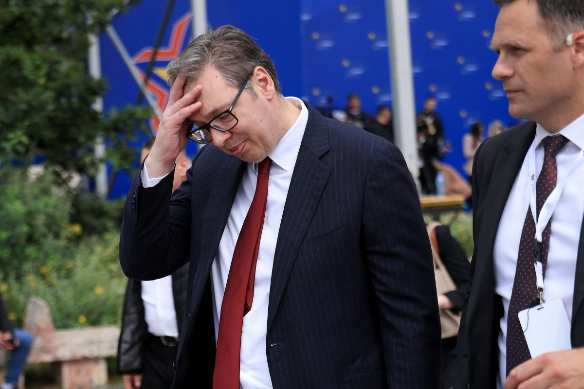 Čudotvorac kojeg zna cijeli fudbalski svijet uzdrmao Vučića kao niko: "Srbija će konačno da..." Čudotvorac kojeg zna cijeli fudbalski svijet uzdrmao Vučića kao niko: "Srbija će konačno da..."